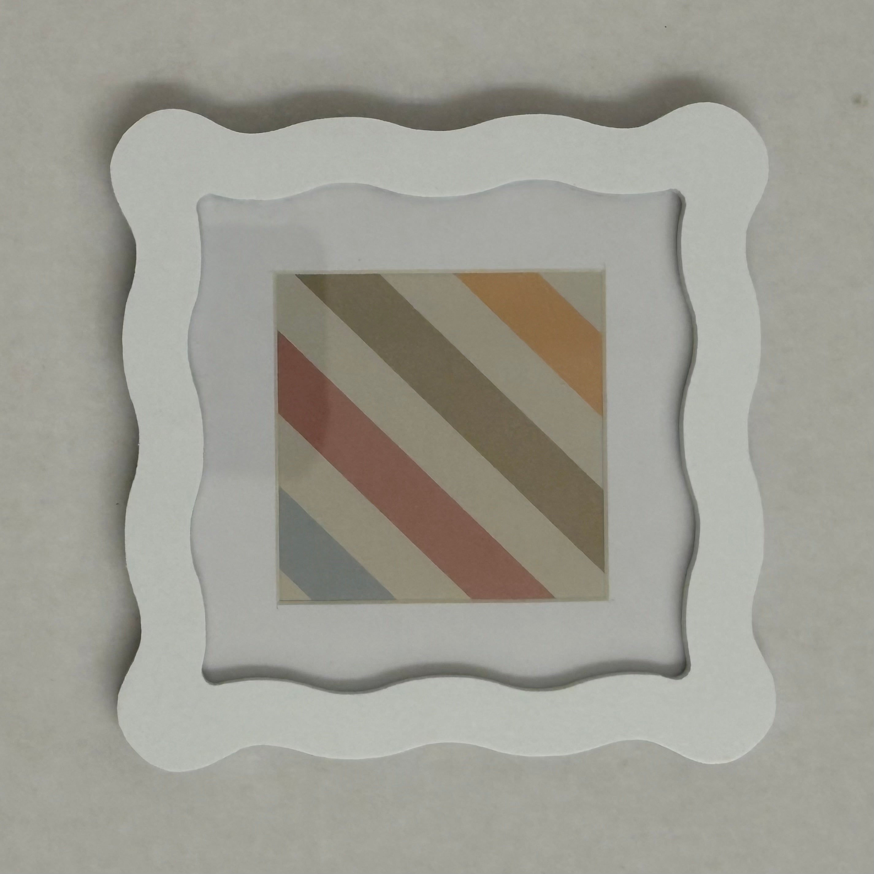 Frame white ripple edge