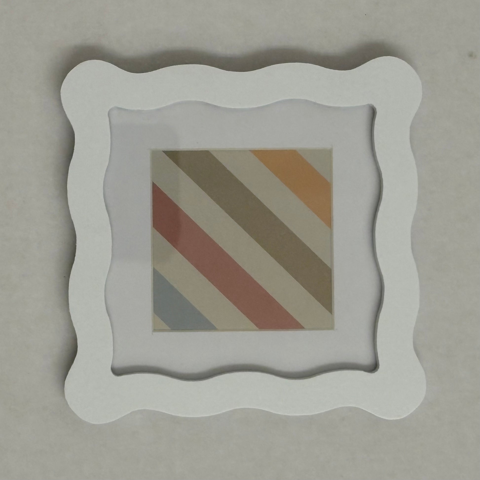 Frame white ripple edge